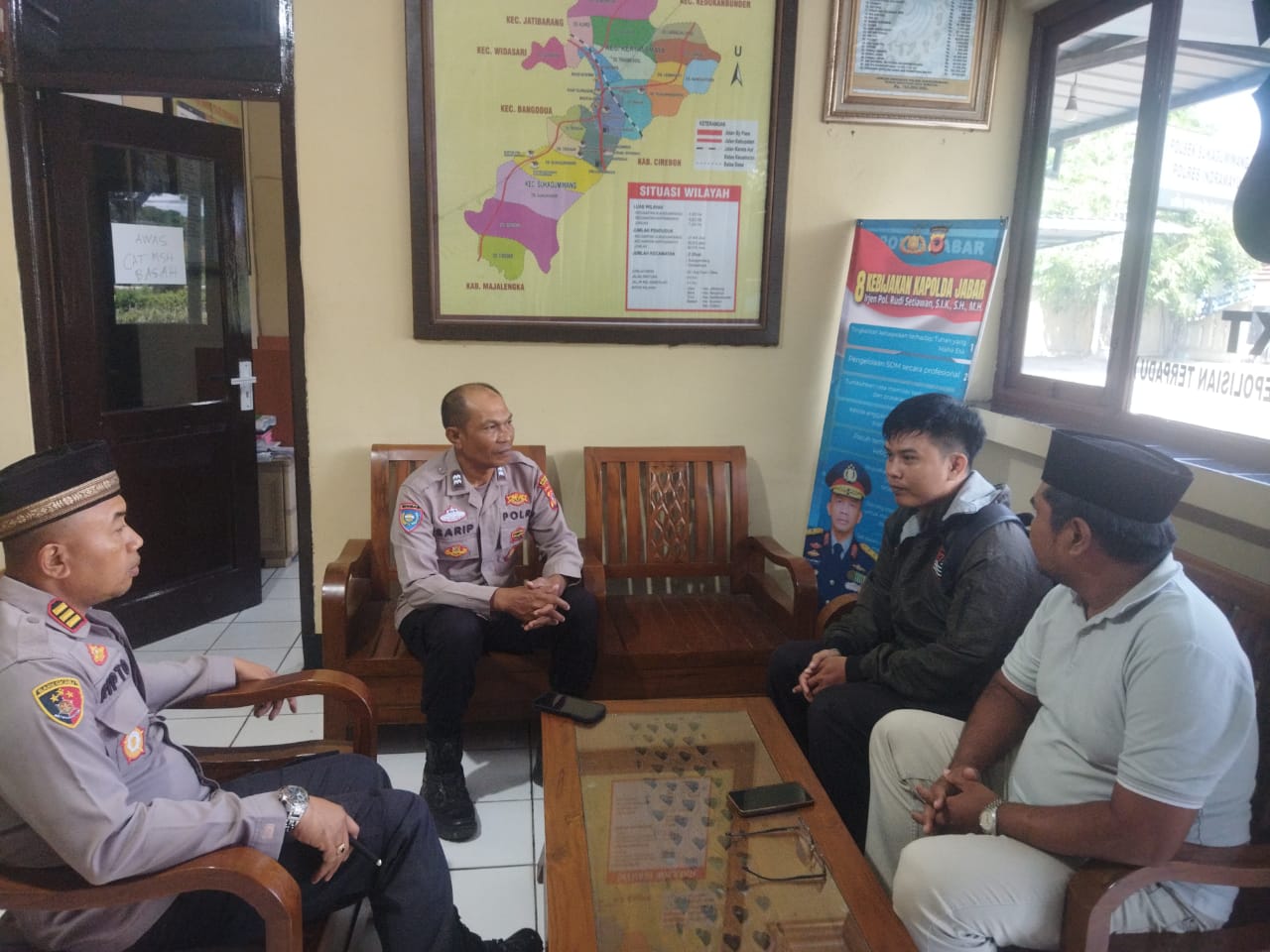 Polsek Sukagumiwang Gelar Silaturahmi Kamtibmas dengan Calon Kuwu, Upaya “Cooling System” Jelang Pilwu 2025